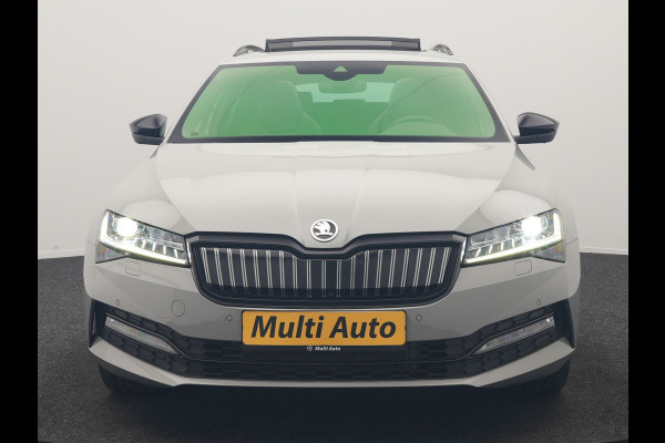 Škoda Superb Combi 1.4 TSI iV Sportline Business PHEV 218pk Dealer O.H. | Trekhaak Af Fabriek | Panodak | 360 Camera | Alcantara Sportstoelen Memory & Verwarmd | Sfeerverlichting | Keyless | Blis | Crystal LED | Navigatie | DAB | Plug In Hybrid |