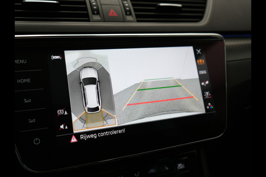 Škoda Superb Combi 1.4 TSI iV Sportline Business PHEV 218pk Dealer O.H. | Trekhaak Af Fabriek | Panodak | 360 Camera | Alcantara Sportstoelen Memory & Verwarmd | Sfeerverlichting | Keyless | Blis | Crystal LED | Navigatie | DAB | Plug In Hybrid |