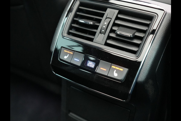 Škoda Superb Combi 1.4 TSI iV Sportline Business PHEV 218pk Dealer O.H. | Trekhaak Af Fabriek | Panodak | 360 Camera | Alcantara Sportstoelen Memory & Verwarmd | Sfeerverlichting | Keyless | Blis | Crystal LED | Navigatie | DAB | Plug In Hybrid |