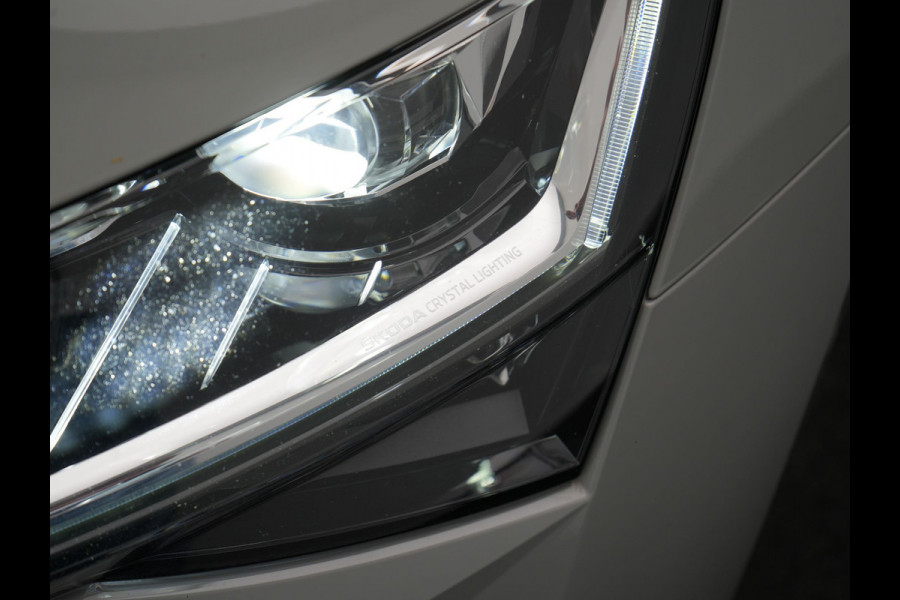 Škoda Superb Combi 1.4 TSI iV Sportline Business PHEV 218pk Dealer O.H. | Trekhaak Af Fabriek | Panodak | 360 Camera | Alcantara Sportstoelen Memory & Verwarmd | Sfeerverlichting | Keyless | Blis | Crystal LED | Navigatie | DAB | Plug In Hybrid |