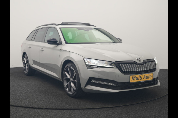 Škoda Superb Combi 1.4 TSI iV Sportline Business PHEV 218pk Dealer O.H. | Trekhaak Af Fabriek | Panodak | 360 Camera | Alcantara Sportstoelen Memory & Verwarmd | Sfeerverlichting | Keyless | Blis | Crystal LED | Navigatie | DAB | Plug In Hybrid |