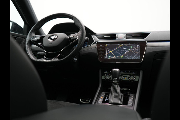 Škoda Superb Combi 1.4 TSI iV Sportline Business PHEV 218pk Dealer O.H. | Trekhaak Af Fabriek | Panodak | 360 Camera | Alcantara Sportstoelen Memory & Verwarmd | Sfeerverlichting | Keyless | Blis | Crystal LED | Navigatie | DAB | Plug In Hybrid |