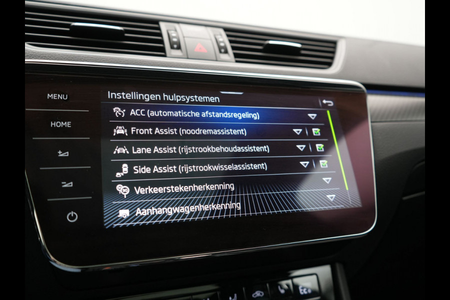 Škoda Superb Combi 1.4 TSI iV Sportline Business PHEV 218pk Dealer O.H. | Trekhaak Af Fabriek | Panodak | 360 Camera | Alcantara Sportstoelen Memory & Verwarmd | Sfeerverlichting | Keyless | Blis | Crystal LED | Navigatie | DAB | Plug In Hybrid |