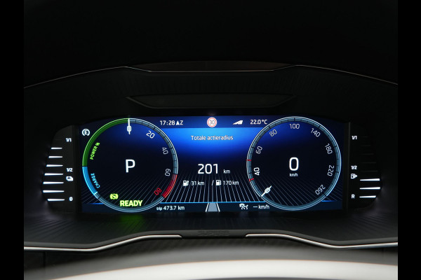 Škoda Superb Combi 1.4 TSI iV Sportline Business PHEV 218pk Dealer O.H. | Trekhaak Af Fabriek | Panodak | 360 Camera | Alcantara Sportstoelen Memory & Verwarmd | Sfeerverlichting | Keyless | Blis | Crystal LED | Navigatie | DAB | Plug In Hybrid |