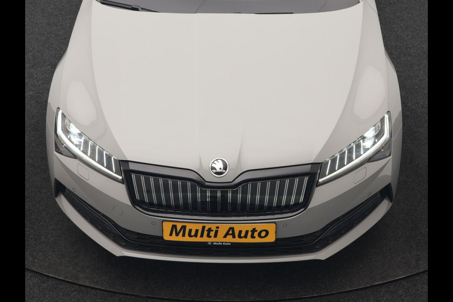 Škoda Superb Combi 1.4 TSI iV Sportline Business PHEV 218pk Dealer O.H. | Trekhaak Af Fabriek | Panodak | 360 Camera | Alcantara Sportstoelen Memory & Verwarmd | Sfeerverlichting | Keyless | Blis | Crystal LED | Navigatie | DAB | Plug In Hybrid |