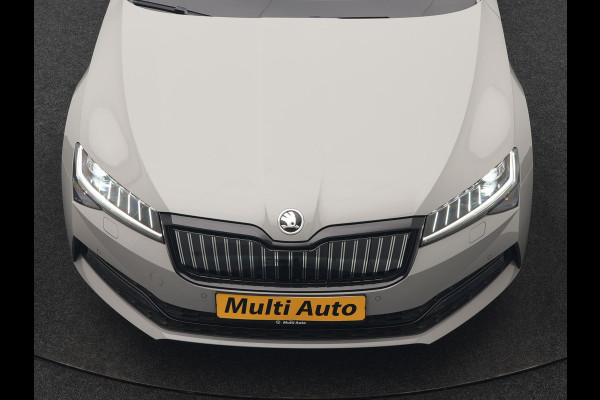 Škoda Superb Combi 1.4 TSI iV Sportline Business PHEV 218pk Dealer O.H. | Trekhaak Af Fabriek | Panodak | 360 Camera | Alcantara Sportstoelen Memory & Verwarmd | Sfeerverlichting | Keyless | Blis | Crystal LED | Navigatie | DAB | Plug In Hybrid |