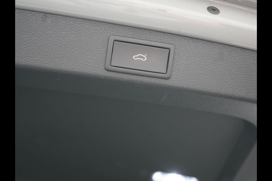 Škoda Superb Combi 1.4 TSI iV Sportline Business PHEV 218pk Dealer O.H. | Trekhaak Af Fabriek | Panodak | 360 Camera | Alcantara Sportstoelen Memory & Verwarmd | Sfeerverlichting | Keyless | Blis | Crystal LED | Navigatie | DAB | Plug In Hybrid |