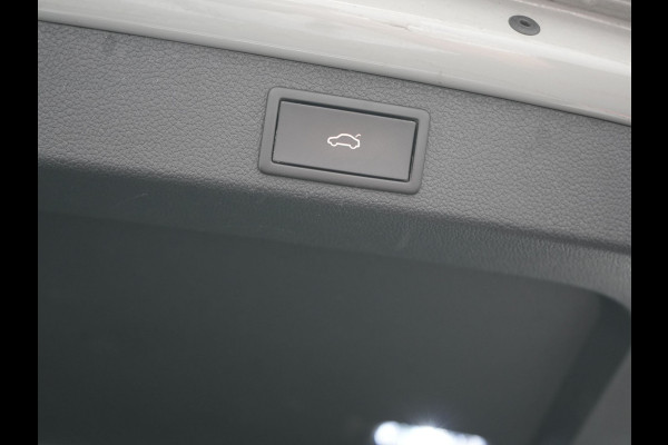 Škoda Superb Combi 1.4 TSI iV Sportline Business PHEV 218pk Dealer O.H. | Trekhaak Af Fabriek | Panodak | 360 Camera | Alcantara Sportstoelen Memory & Verwarmd | Sfeerverlichting | Keyless | Blis | Crystal LED | Navigatie | DAB | Plug In Hybrid |