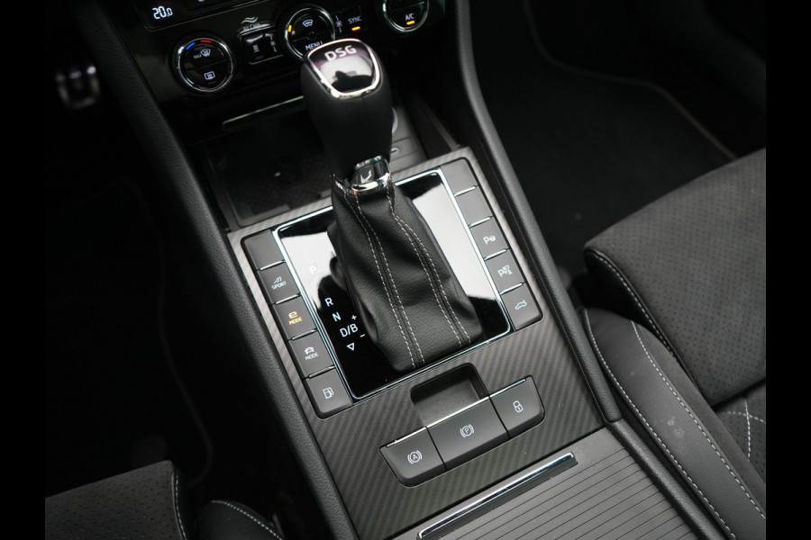 Škoda Superb Combi 1.4 TSI iV Sportline Business PHEV 218pk Dealer O.H. | Trekhaak Af Fabriek | Panodak | 360 Camera | Alcantara Sportstoelen Memory & Verwarmd | Sfeerverlichting | Keyless | Blis | Crystal LED | Navigatie | DAB | Plug In Hybrid |