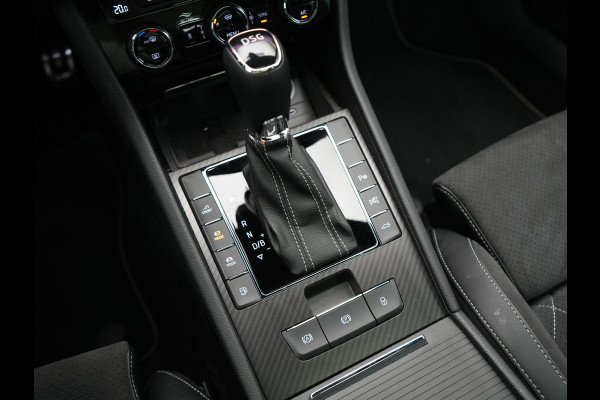 Škoda Superb Combi 1.4 TSI iV Sportline Business PHEV 218pk Dealer O.H. | Trekhaak Af Fabriek | Panodak | 360 Camera | Alcantara Sportstoelen Memory & Verwarmd | Sfeerverlichting | Keyless | Blis | Crystal LED | Navigatie | DAB | Plug In Hybrid |