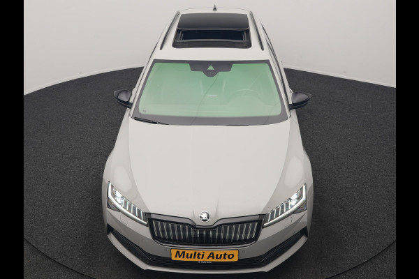 Škoda Superb Combi 1.4 TSI iV Sportline Business PHEV 218pk Dealer O.H. | Trekhaak Af Fabriek | Panodak | 360 Camera | Alcantara Sportstoelen Memory & Verwarmd | Sfeerverlichting | Keyless | Blis | Crystal LED | Navigatie | DAB | Plug In Hybrid |
