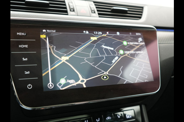 Škoda Superb Combi 1.4 TSI iV Sportline Business PHEV 218pk Dealer O.H. | Trekhaak Af Fabriek | Panodak | 360 Camera | Alcantara Sportstoelen Memory & Verwarmd | Sfeerverlichting | Keyless | Blis | Crystal LED | Navigatie | DAB | Plug In Hybrid |