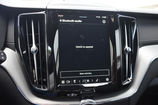 Volvo XC60 T6 350PK Plug-in hybrid AWD Ultra Black Edition / Luchtvering / Bowers & Wilkins / Adaptive Cruise control / Head-up Display / Elektrische stoelen met geheugen / Massagefunctie voorstoelen / Stoelverwarming V+A / Stoelventilatie / Stuurverwarming / 360 Camera /