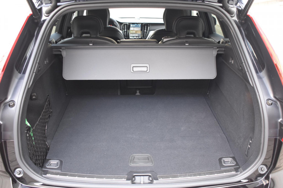 Volvo XC60 T6 350PK Plug-in hybrid AWD Ultra Black Edition / Luchtvering / Bowers & Wilkins / Adaptive Cruise control / Head-up Display / Elektrische stoelen met geheugen / Massagefunctie voorstoelen / Stoelverwarming V+A / Stoelventilatie / Stuurverwarming / 360 Camera /