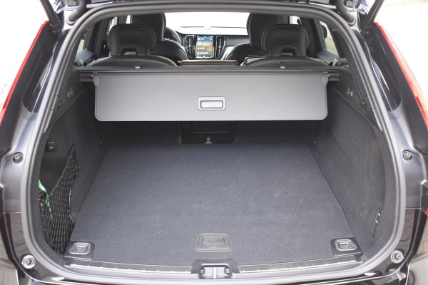 Volvo XC60 T6 350PK Plug-in hybrid AWD Ultra Black Edition / Luchtvering / Bowers & Wilkins / Adaptive Cruise control / Head-up Display / Elektrische stoelen met geheugen / Massagefunctie voorstoelen / Stoelverwarming V+A / Stoelventilatie / Stuurverwarming / 360 Camera /