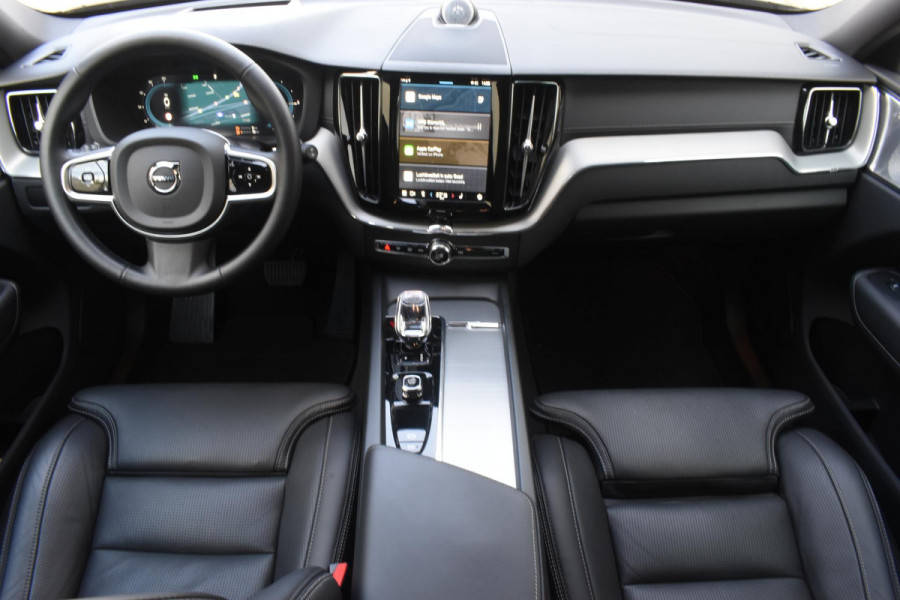 Volvo XC60 T6 350PK Plug-in hybrid AWD Ultra Black Edition / Luchtvering / Bowers & Wilkins / Adaptive Cruise control / Head-up Display / Elektrische stoelen met geheugen / Massagefunctie voorstoelen / Stoelverwarming V+A / Stoelventilatie / Stuurverwarming / 360 Camera /