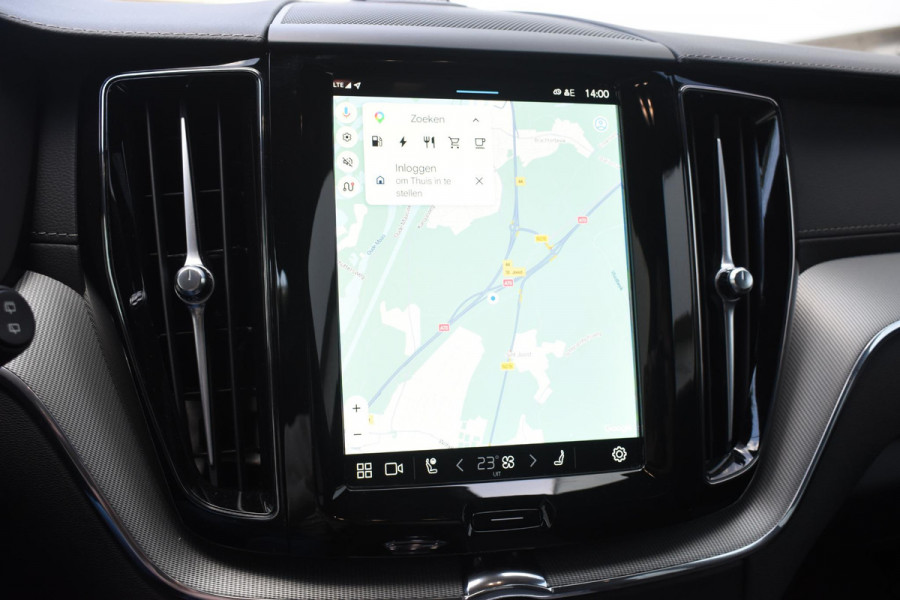 Volvo XC60 T6 350PK Plug-in hybrid AWD Ultra Black Edition / Luchtvering / Bowers & Wilkins / Adaptive Cruise control / Head-up Display / Elektrische stoelen met geheugen / Massagefunctie voorstoelen / Stoelverwarming V+A / Stoelventilatie / Stuurverwarming / 360 Camera /