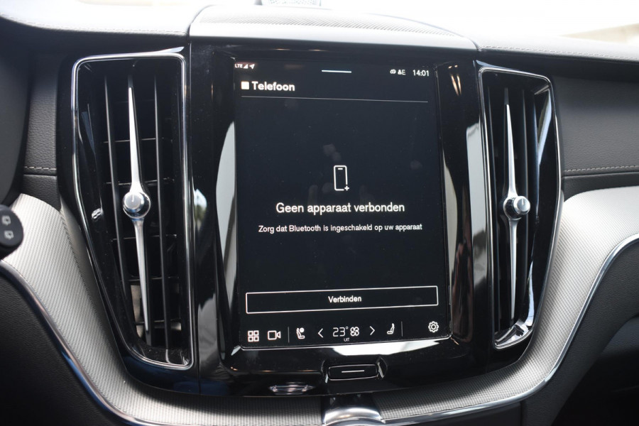 Volvo XC60 T6 350PK Plug-in hybrid AWD Ultra Black Edition / Luchtvering / Bowers & Wilkins / Adaptive Cruise control / Head-up Display / Elektrische stoelen met geheugen / Massagefunctie voorstoelen / Stoelverwarming V+A / Stoelventilatie / Stuurverwarming / 360 Camera /