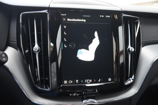 Volvo XC60 T6 350PK Plug-in hybrid AWD Ultra Black Edition / Luchtvering / Bowers & Wilkins / Adaptive Cruise control / Head-up Display / Elektrische stoelen met geheugen / Massagefunctie voorstoelen / Stoelverwarming V+A / Stoelventilatie / Stuurverwarming / 360 Camera /