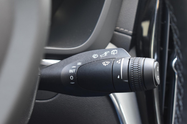 Volvo XC60 T6 350PK Plug-in hybrid AWD Ultra Black Edition / Luchtvering / Bowers & Wilkins / Adaptive Cruise control / Head-up Display / Elektrische stoelen met geheugen / Massagefunctie voorstoelen / Stoelverwarming V+A / Stoelventilatie / Stuurverwarming / 360 Camera /