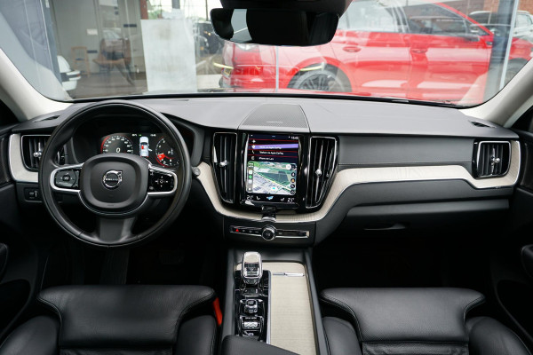 Volvo XC60 2.0 B5 Inscription + PANORAMA / 360 CAMERA / LEDER / TREKHAAK /