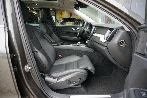 Volvo XC60 2.0 B5 Inscription + PANORAMA / 360 CAMERA / LEDER / TREKHAAK /