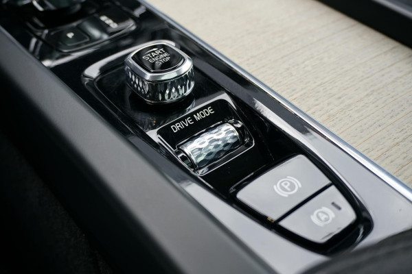 Volvo XC60 2.0 B5 Inscription + PANORAMA / 360 CAMERA / LEDER / TREKHAAK /