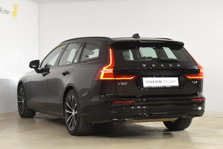 Volvo V60 T6 350PK Plug-in hybrid AWD Plus Dark / Adaptive Cruise Control / 360 Camera / Harman Kardon / Stoel- en stuurverwarming / Stoelverwarming achter / Trekhaak elektrisch wegklapbaar / Elektrische stoelen met geheugen