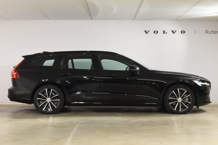 Volvo V60 T6 350PK Plug-in hybrid AWD Plus Dark / Adaptive Cruise Control / 360 Camera / Harman Kardon / Stoel- en stuurverwarming / Stoelverwarming achter / Trekhaak elektrisch wegklapbaar / Elektrische stoelen met geheugen