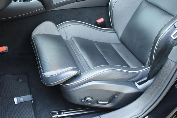 Volvo V60 T6 350PK Plug-in hybrid AWD Plus Dark / Adaptive Cruise Control / 360 Camera / Harman Kardon / Stoel- en stuurverwarming / Stoelverwarming achter / Trekhaak elektrisch wegklapbaar / Elektrische stoelen met geheugen
