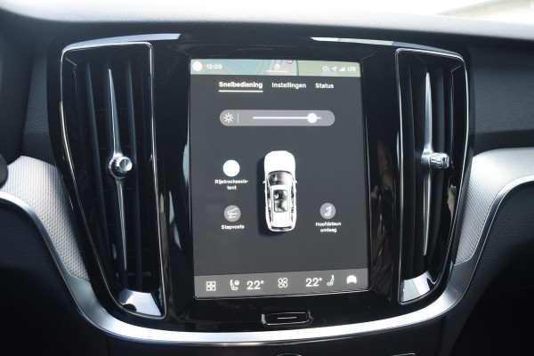 Volvo V60 T6 350PK Plug-in hybrid AWD Plus Dark / Adaptive Cruise Control / 360 Camera / Harman Kardon / Stoel- en stuurverwarming / Stoelverwarming achter / Trekhaak elektrisch wegklapbaar / Elektrische stoelen met geheugen