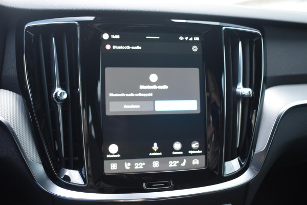 Volvo V60 T6 350PK Plug-in hybrid AWD Plus Dark / Adaptive Cruise Control / 360 Camera / Harman Kardon / Stoel- en stuurverwarming / Stoelverwarming achter / Trekhaak elektrisch wegklapbaar / Elektrische stoelen met geheugen