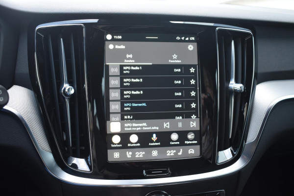 Volvo V60 T6 350PK Plug-in hybrid AWD Plus Dark / Adaptive Cruise Control / 360 Camera / Harman Kardon / Stoel- en stuurverwarming / Stoelverwarming achter / Trekhaak elektrisch wegklapbaar / Elektrische stoelen met geheugen