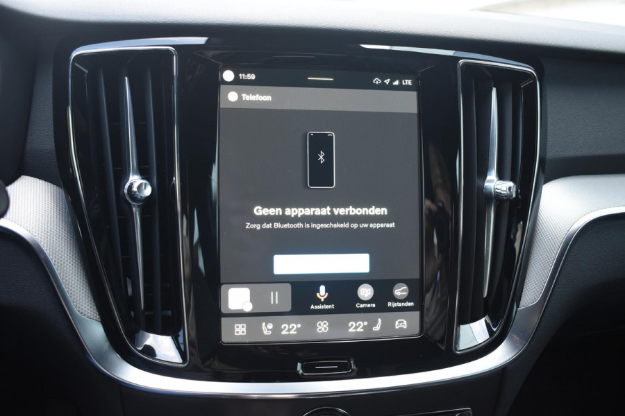 Volvo V60 T6 350PK Plug-in hybrid AWD Plus Dark / Adaptive Cruise Control / 360 Camera / Harman Kardon / Stoel- en stuurverwarming / Stoelverwarming achter / Trekhaak elektrisch wegklapbaar / Elektrische stoelen met geheugen