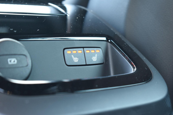 Volvo V60 T6 350PK Plug-in hybrid AWD Plus Dark / Adaptive Cruise Control / 360 Camera / Harman Kardon / Stoel- en stuurverwarming / Stoelverwarming achter / Trekhaak elektrisch wegklapbaar / Elektrische stoelen met geheugen