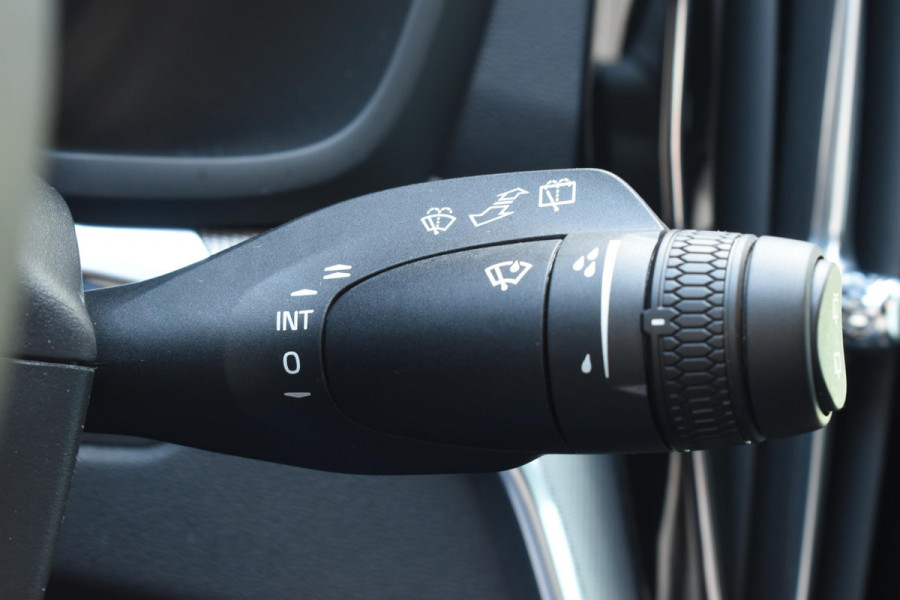 Volvo V60 T6 350PK Plug-in hybrid AWD Plus Dark / Adaptive Cruise Control / 360 Camera / Harman Kardon / Stoel- en stuurverwarming / Stoelverwarming achter / Trekhaak elektrisch wegklapbaar / Elektrische stoelen met geheugen