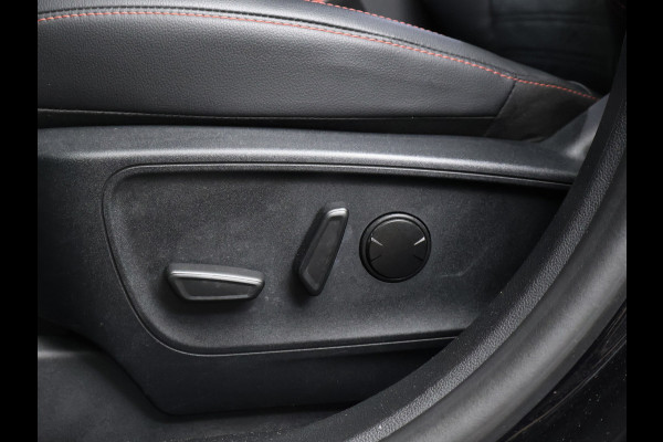 Ford Kuga 2.5 PHEV ST-Line X (APPLE CARPLAY,NAVI,CAMERA V/A,PDC,STOEL/STUUR VERWARMING,GETINT,LED,SPORTSTOELEN,LM VELGEN)
