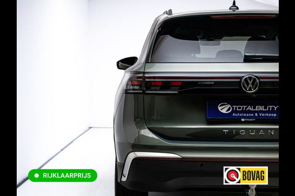 Volkswagen Tiguan 1.5 eHybrid Elegance | Elec. trekhaak | HUD | Pano dak | Stoel- stuur- & achterbankverw. | IQ Led | Adap. Cruise | Massagestoelen, Sfeerverlichting, Navigatie, App. connect, Spraakbediening, 19"LMV, Cipressino Green Metallic
