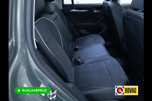 Volkswagen Tiguan 1.5 eHybrid Elegance | Elec. trekhaak | HUD | Pano dak | Stoel- stuur- & achterbankverw. | IQ Led | Adap. Cruise | Massagestoelen, Sfeerverlichting, Navigatie, App. connect, Spraakbediening, 19"LMV, Cipressino Green Metallic