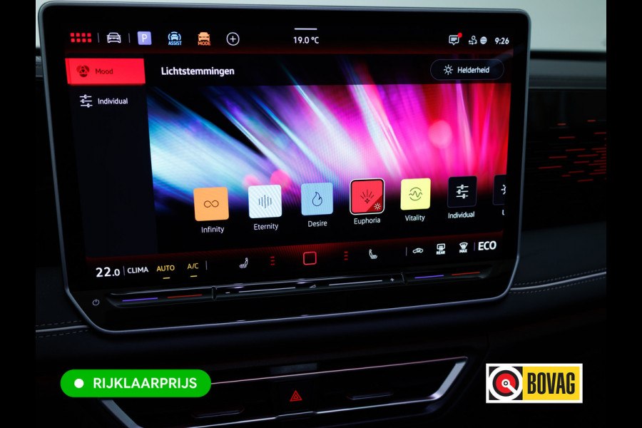 Volkswagen Tiguan 1.5 eHybrid Elegance | Elec. trekhaak | HUD | Pano dak | Stoel- stuur- & achterbankverw. | IQ Led | Adap. Cruise | Massagestoelen, Sfeerverlichting, Navigatie, App. connect, Spraakbediening, 19"LMV, Cipressino Green Metallic