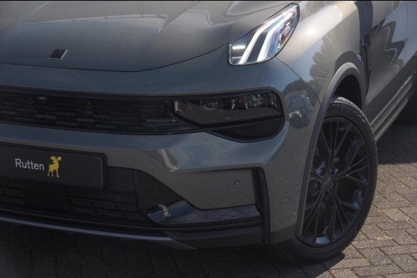 Lynk & Co 01 276PK Automaat More Trekhaak / Adaptive cruise control / Leren bekleding / Elektrisch verstelbare stoelen / Schuif- kanteldak / Stoel- en stuurverwarming / Parkeersensoren V+A / 360 Graden Camera / Elektrische achterklep / 20" lichtmetalen velgen