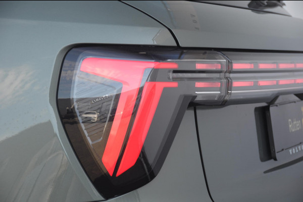Lynk & Co 01 276PK Automaat More Trekhaak / Adaptive cruise control / Leren bekleding / Elektrisch verstelbare stoelen / Schuif- kanteldak / Stoel- en stuurverwarming / Parkeersensoren V+A / 360 Graden Camera / Elektrische achterklep / 20" lichtmetalen velgen