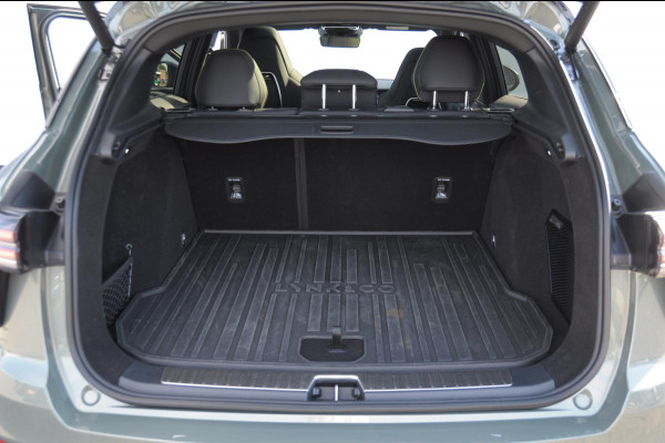 Lynk & Co 01 276PK Automaat More Trekhaak / Adaptive cruise control / Leren bekleding / Elektrisch verstelbare stoelen / Schuif- kanteldak / Stoel- en stuurverwarming / Parkeersensoren V+A / 360 Graden Camera / Elektrische achterklep / 20" lichtmetalen velgen