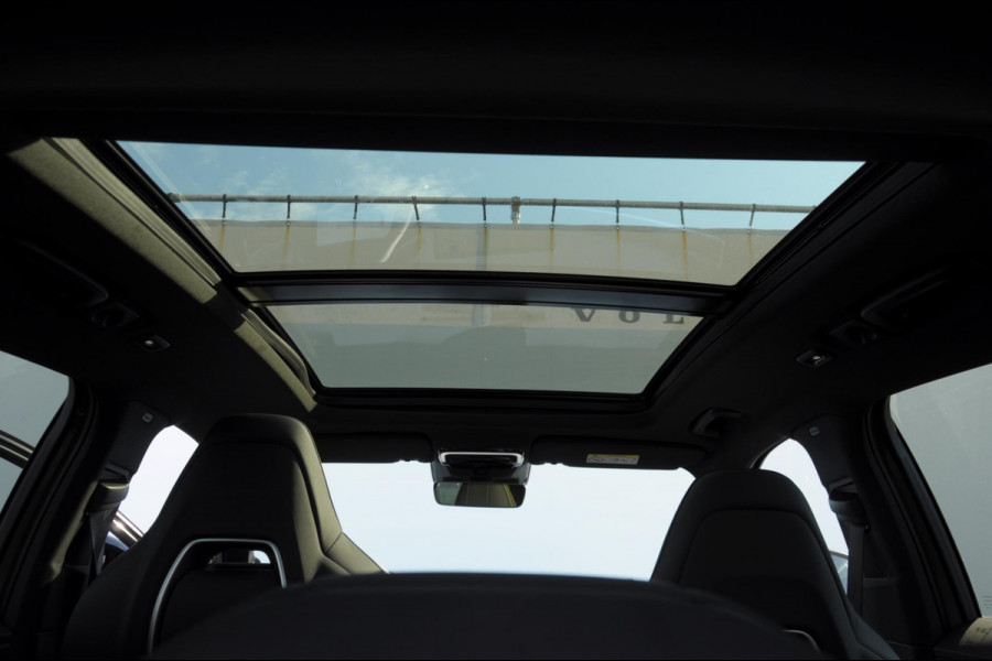 Lynk & Co 01 276PK Automaat More Trekhaak / Adaptive cruise control / Leren bekleding / Elektrisch verstelbare stoelen / Schuif- kanteldak / Stoel- en stuurverwarming / Parkeersensoren V+A / 360 Graden Camera / Elektrische achterklep / 20" lichtmetalen velgen