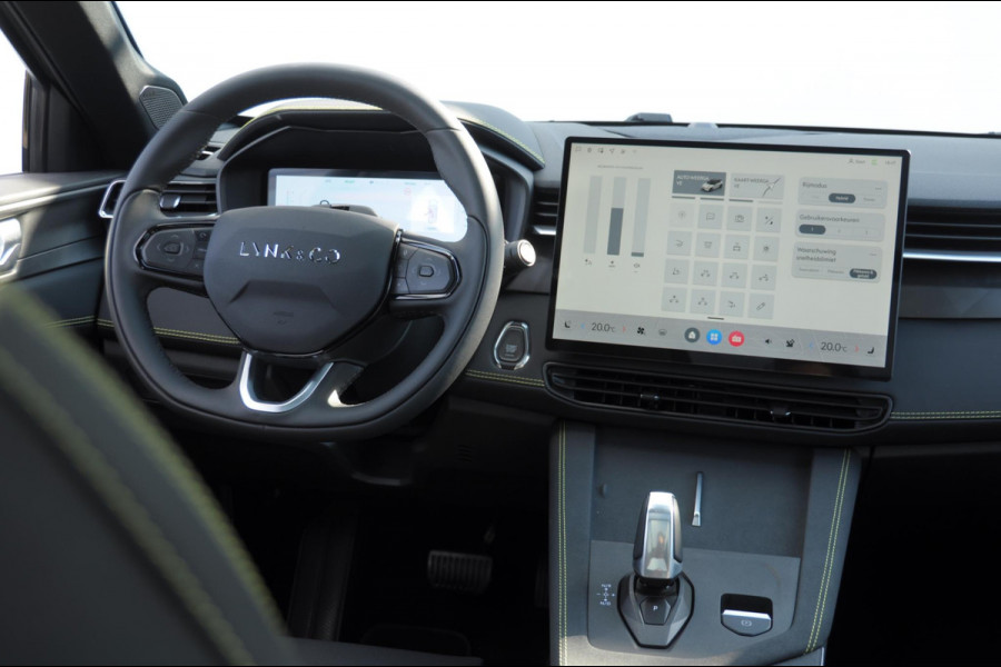 Lynk & Co 01 276PK Automaat More Trekhaak / Adaptive cruise control / Leren bekleding / Elektrisch verstelbare stoelen / Schuif- kanteldak / Stoel- en stuurverwarming / Parkeersensoren V+A / 360 Graden Camera / Elektrische achterklep / 20" lichtmetalen velgen