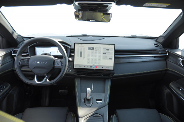 Lynk & Co 01 276PK Automaat More Trekhaak / Adaptive cruise control / Leren bekleding / Elektrisch verstelbare stoelen / Schuif- kanteldak / Stoel- en stuurverwarming / Parkeersensoren V+A / 360 Graden Camera / Elektrische achterklep / 20" lichtmetalen velgen