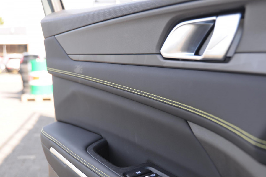 Lynk & Co 01 276PK Automaat More Trekhaak / Adaptive cruise control / Leren bekleding / Elektrisch verstelbare stoelen / Schuif- kanteldak / Stoel- en stuurverwarming / Parkeersensoren V+A / 360 Graden Camera / Elektrische achterklep / 20" lichtmetalen velgen