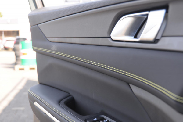 Lynk & Co 01 276PK Automaat More Trekhaak / Adaptive cruise control / Leren bekleding / Elektrisch verstelbare stoelen / Schuif- kanteldak / Stoel- en stuurverwarming / Parkeersensoren V+A / 360 Graden Camera / Elektrische achterklep / 20" lichtmetalen velgen