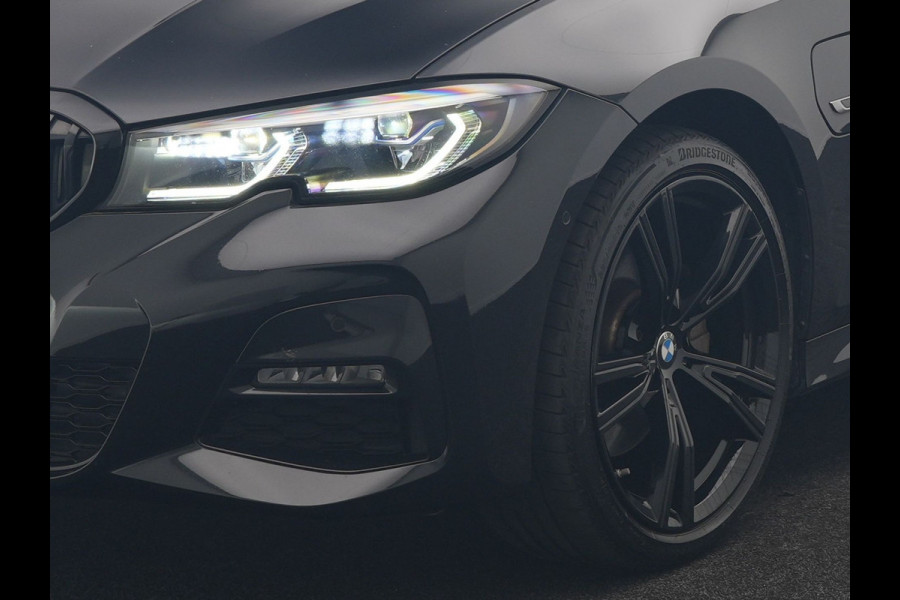 BMW 3 Serie Touring 320e M Sport PHEV Dealer O.H. | Trekhaak Af Fabriek | Panodak | Adaptive Cruise | Laser LED | Camera | Alcantara Sportstoelen Verwarmd | Sfeerverlichting | Keyless | Blis | Apple Carplay | Navigatie | DAB | Plug In Hybrid