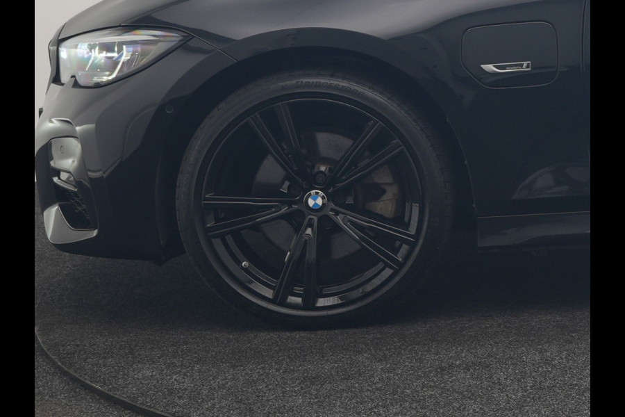 BMW 3 Serie Touring 320e M Sport PHEV Dealer O.H. | Trekhaak Af Fabriek | Panodak | Adaptive Cruise | Laser LED | Camera | Alcantara Sportstoelen Verwarmd | Sfeerverlichting | Keyless | Blis | Apple Carplay | Navigatie | DAB | Plug In Hybrid